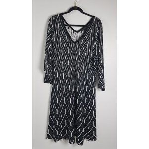 Lane Bryant Women's Sz. 18/20 Black/White Chevron Light Weight Knit Sweater Dres
